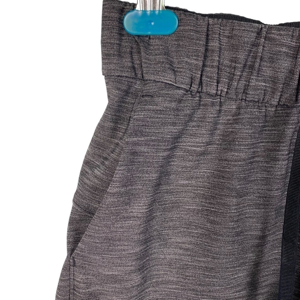 Lululemon On The Fly Shorts size 6 - Picture 4 of 11